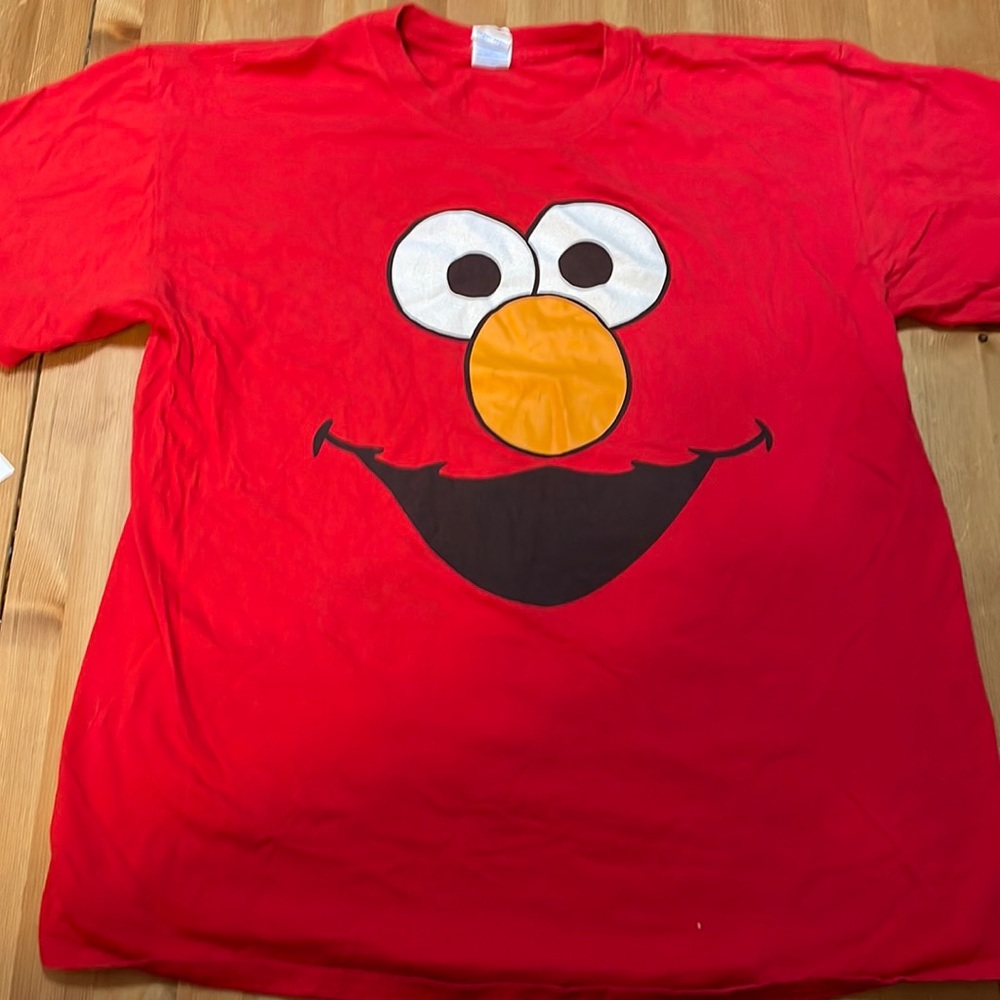 Adult  used Large Elmo  Face Shirt